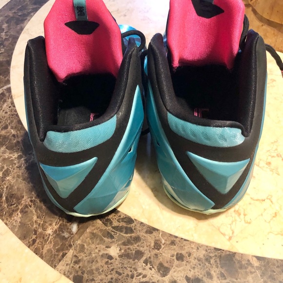 Nike Labron James Flywire XI Men’s Sneakers - Picture 9 of 9